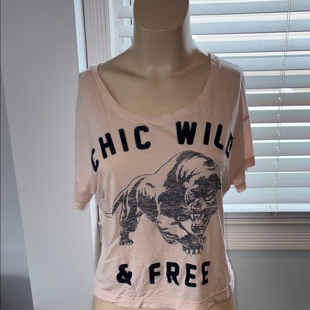 Chic Wild & Free Pink Graphic Top